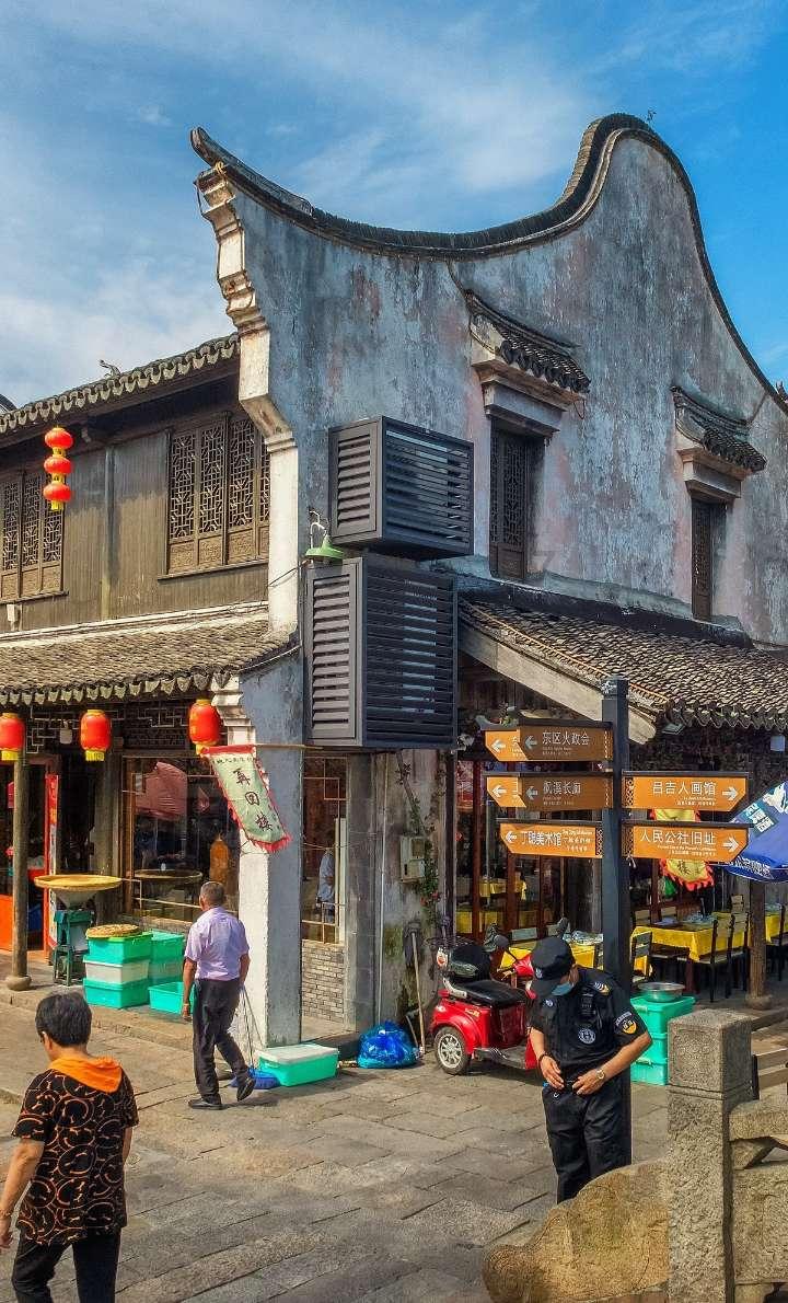 2023年全国不同城白领年终奖均值一览:过7千就是赢家、IT、汽车行业最牛